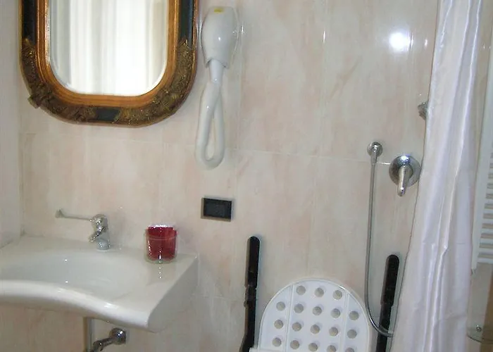 Alloggi Agli Artisti 2*